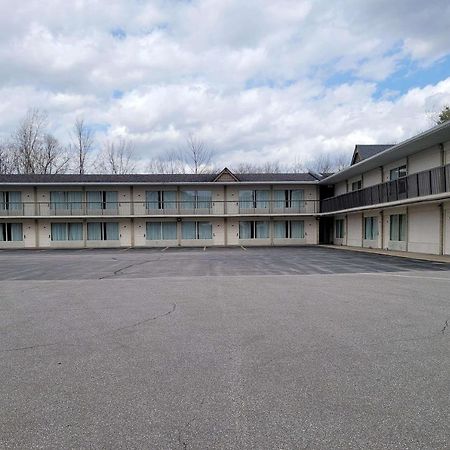 Days Inn By Wyndham Birch Run Exterior foto