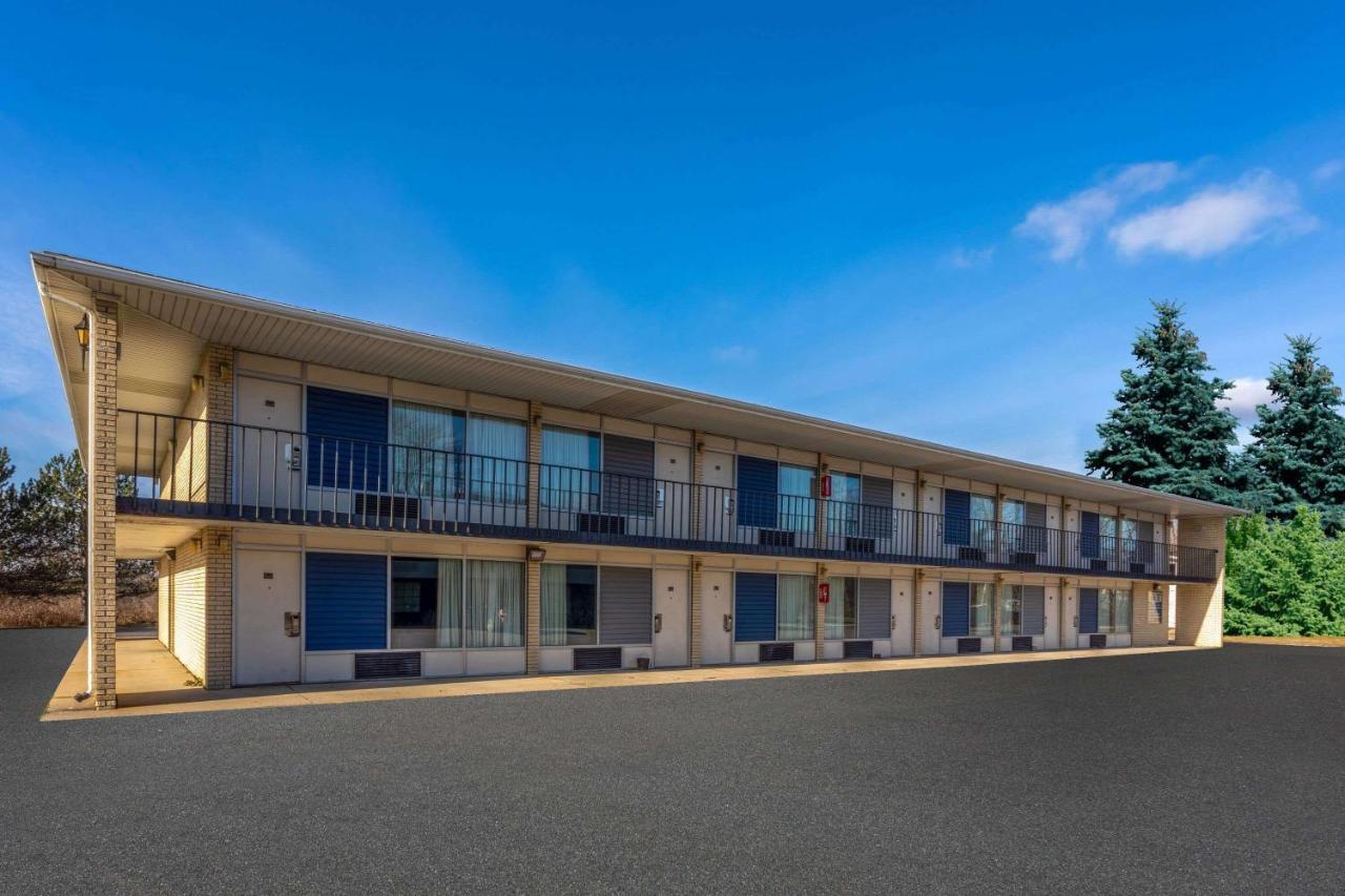 Days Inn By Wyndham Birch Run Exterior foto