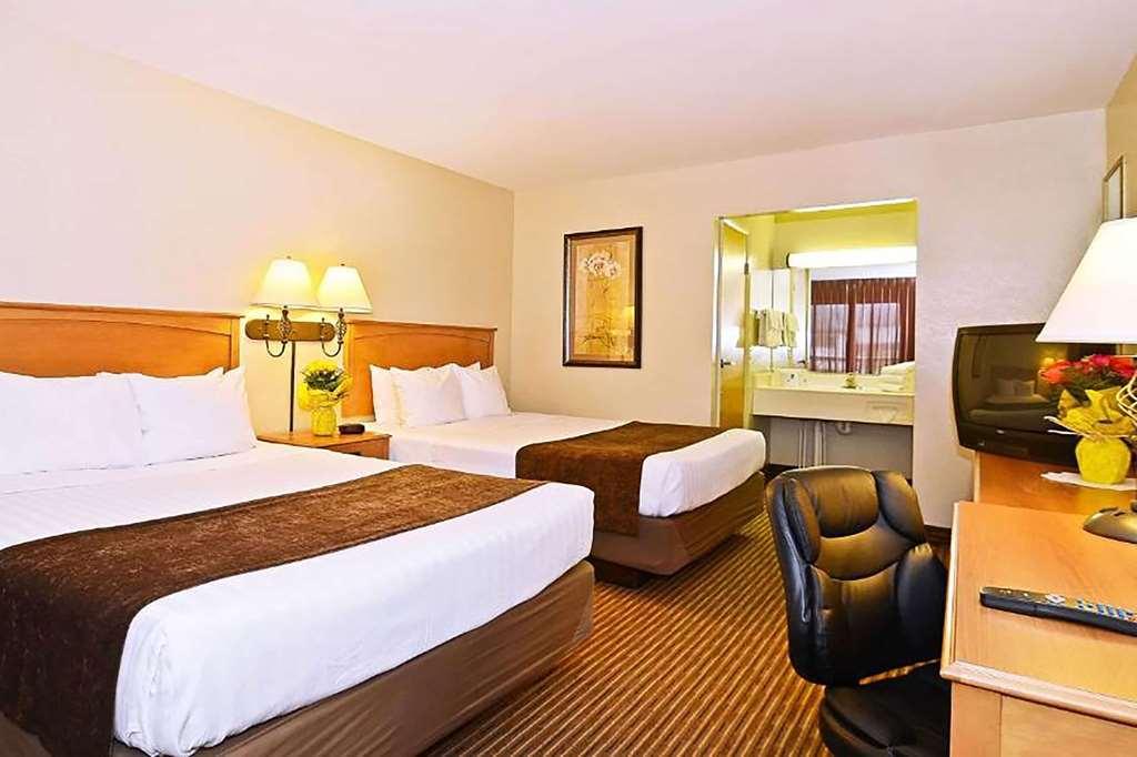 Days Inn By Wyndham Birch Run Habitación foto